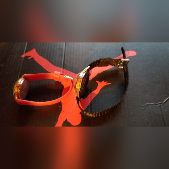 Snoopy United Features swiss Watch & Mickey Mouse Registered Edition Swiss Watch - Picture 5 of 9